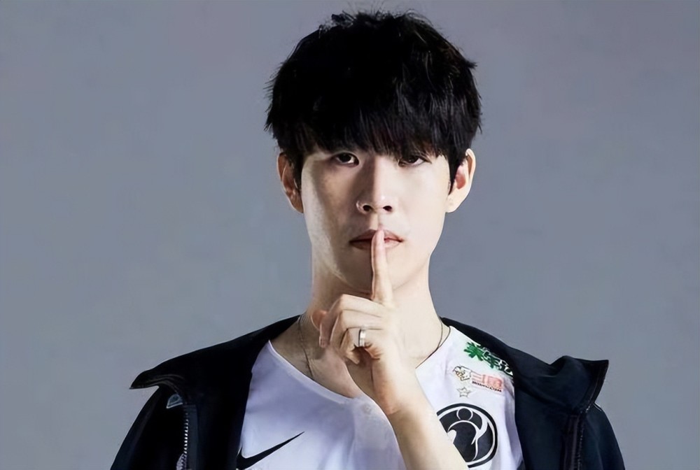 艺术体操是 艺术体操是